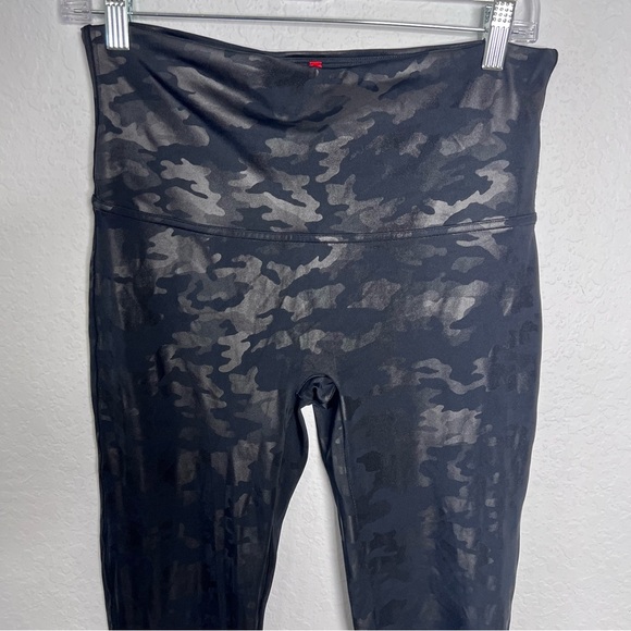 Spanx Leggings Womens XL Camo Faux Leather Matte Shine Shaping High Rise B28 - Picture 3 of 9